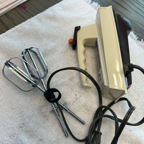 Vintage Sunbeam Hand Mixer works all parts included - Picture 4 of 14